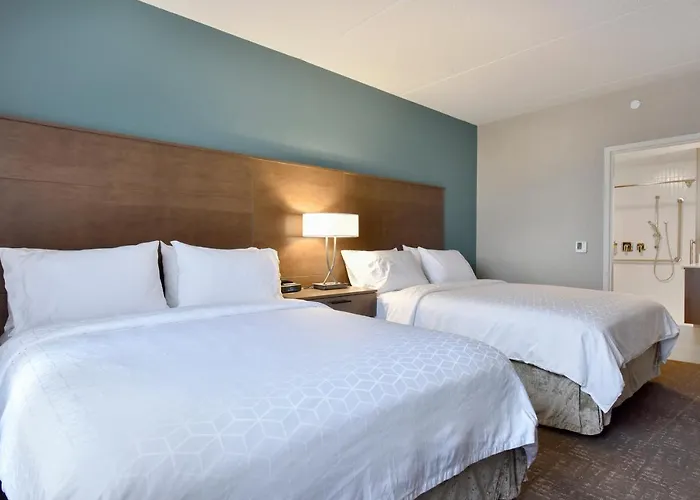 One-Bedroom Queen Suite